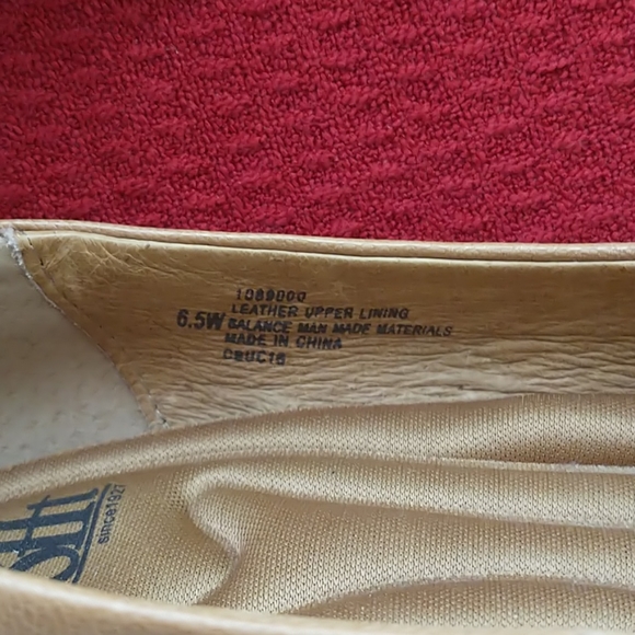 Sofft Tan Leather Pumps Size 6 1/2 Wide NWOT - Picture 3 of 7